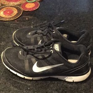 GUC Black Nike running shoes